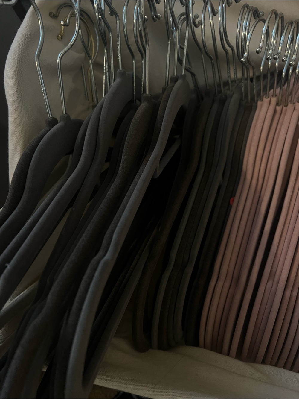 25 grey velvet hangers
